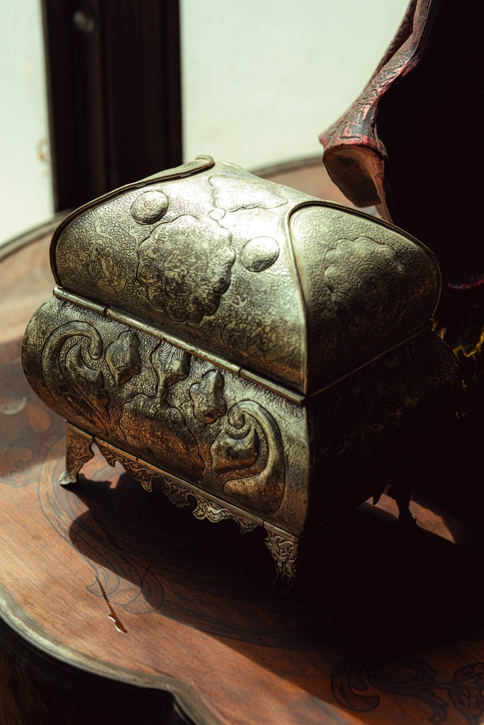 Auction For Decorative copper chest