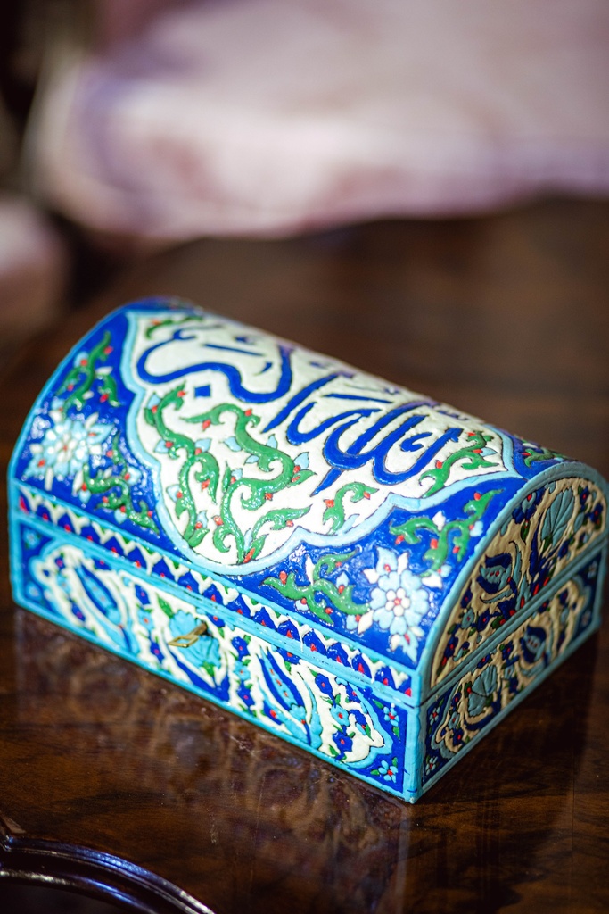 Auction For Arabesque box